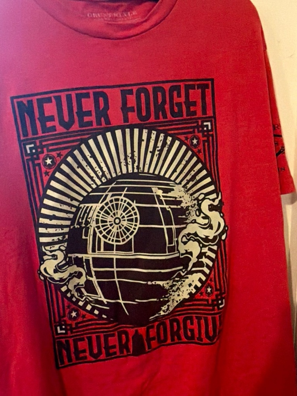 Grunt Style Red Men's Short Sleeve 'Never Forget' Graphic Tee